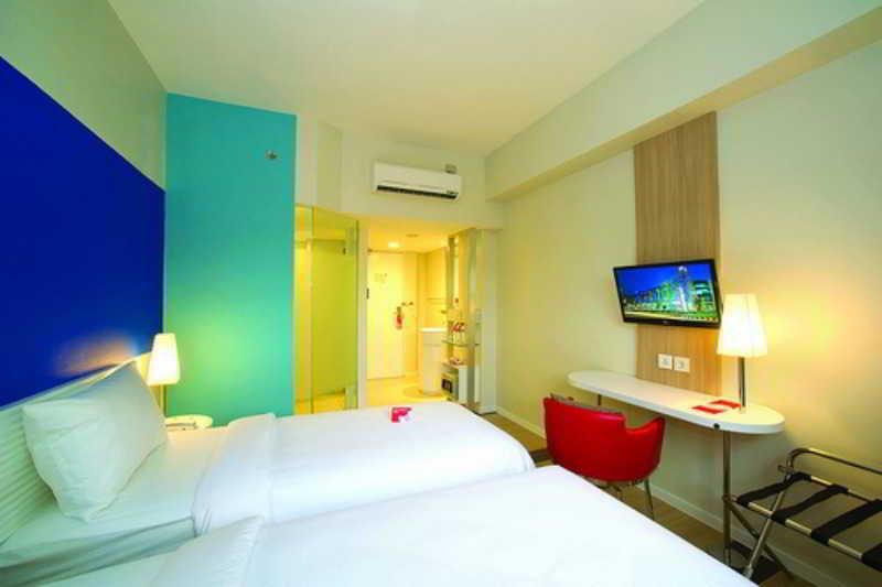 1O1 Urban Jakarta Kelapa Gading Exterior photo